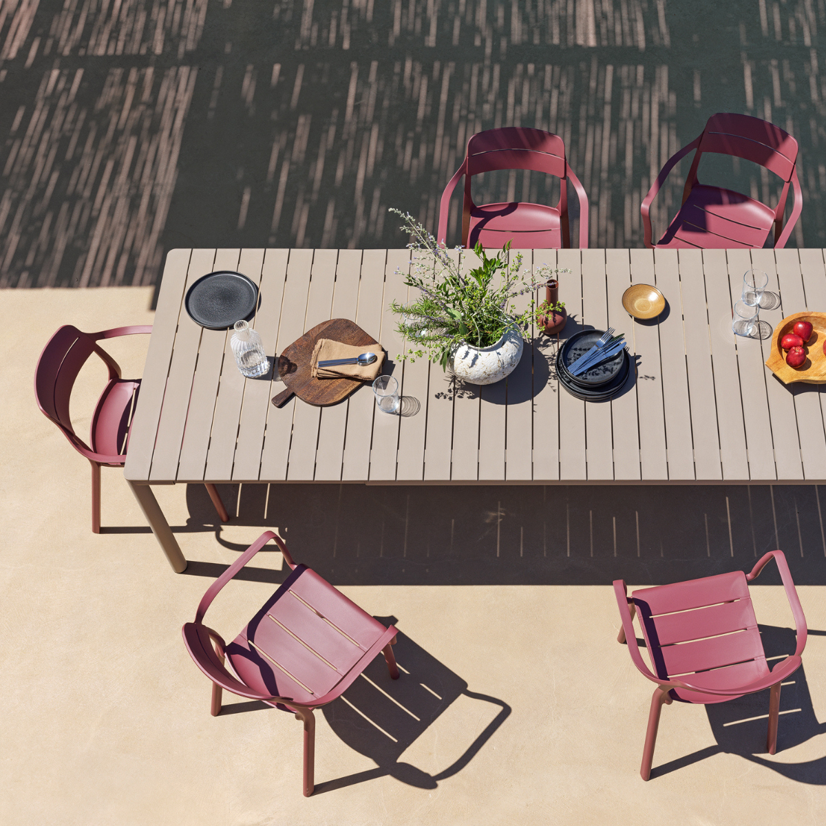 NARDI CASSIA ARMCHAIR Bordó design Műanyag kültéri szék