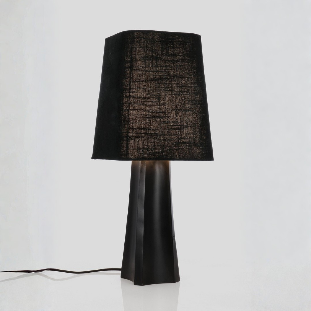 BT NURI Fekete modern Beltéri asztali lámpa